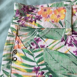 Candies short, brand new, never worn!